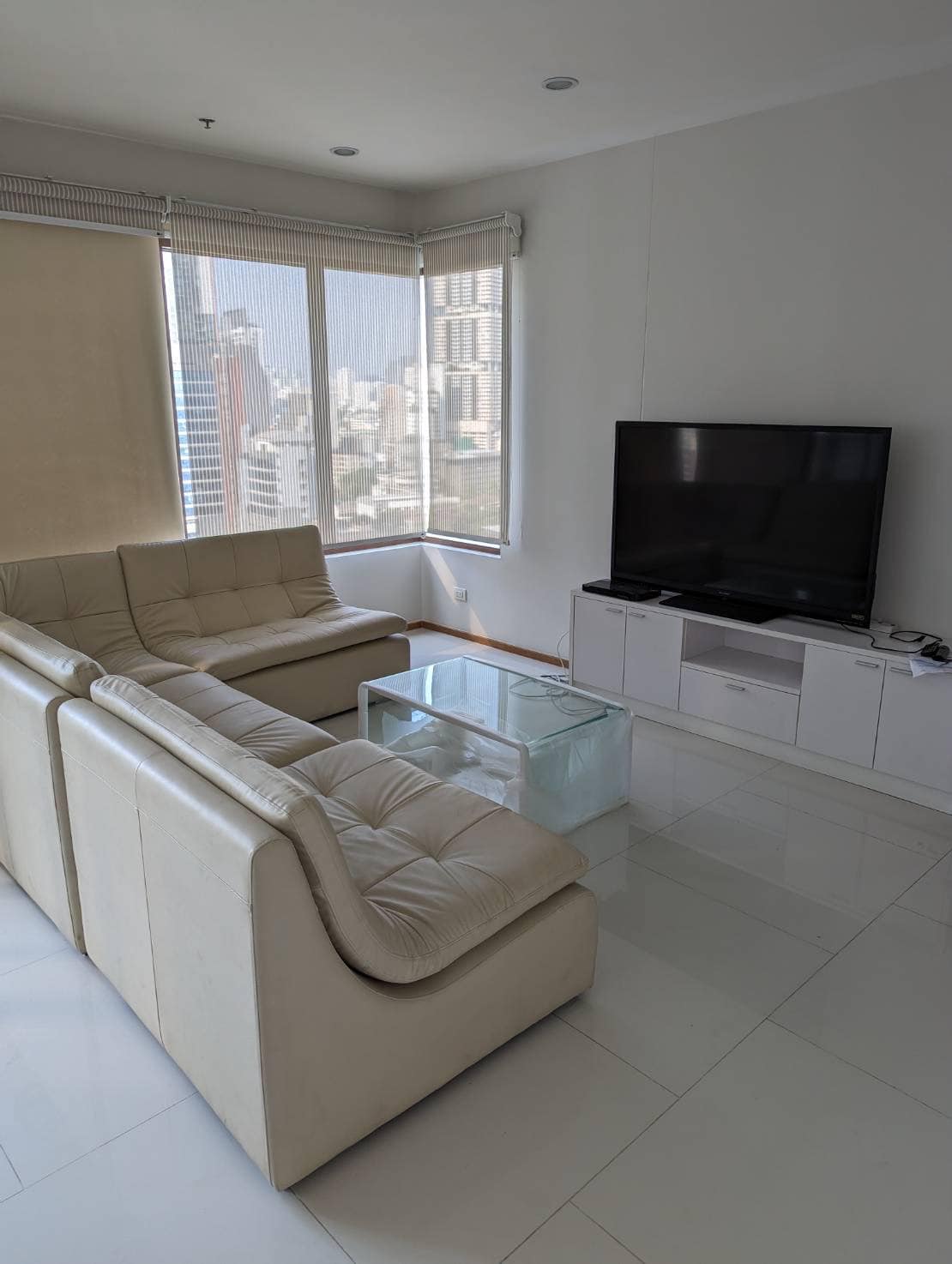 Condo for Rent The Emporio Place Sukhumvit 24 near BTS Phrom Phong