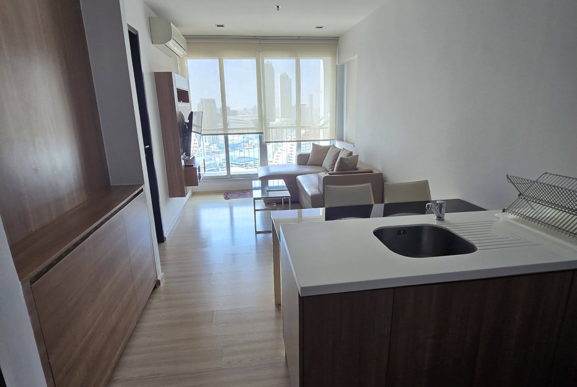 Fully furnished 1 Bedroom Rhythm Sathorn condo for rent