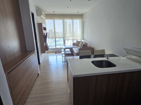 Fully furnished 1 Bedroom Rhythm Sathorn condo for rent