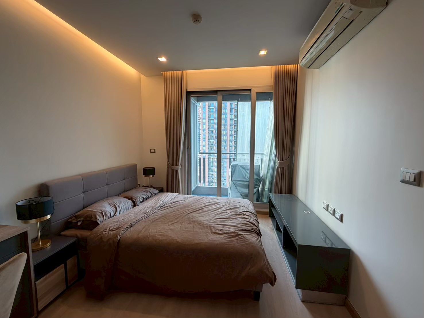 The Address Asoke 1 Bedroom newly renovated condo for sale or rent