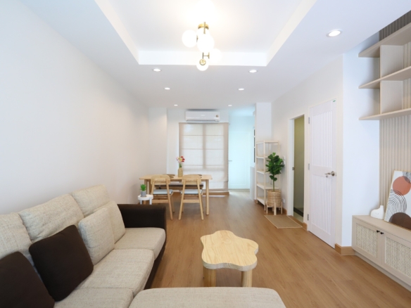 Modern 3 storey townhome for rent in Sukhumvit Bang Chak