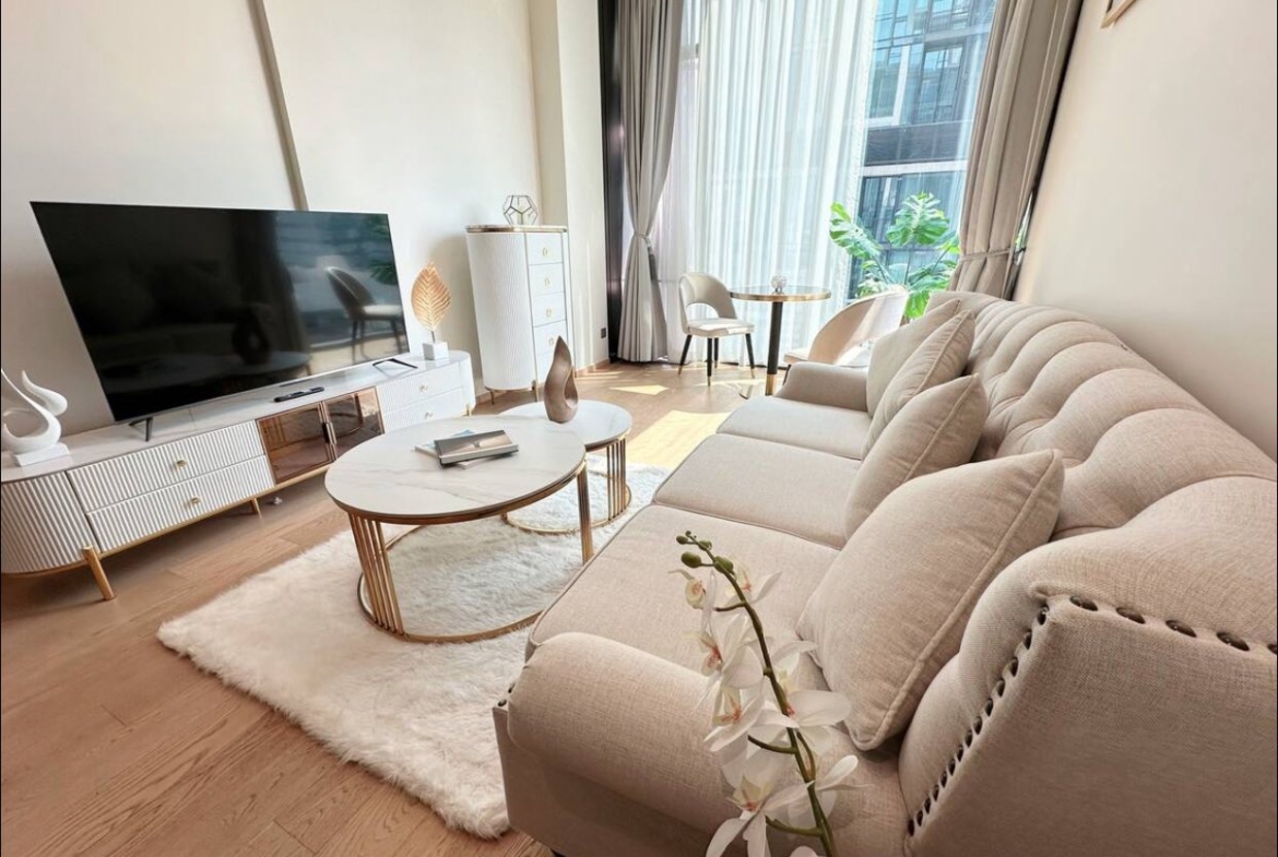 Luxury 1 Bedroom condo for rent at 28 Chidlom just 5 minutes walk to CentralWorld