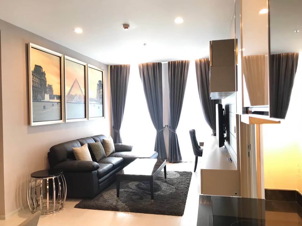 Luxury condo for 2 Bedroom rent at Noble Ploenchit with direct access to BTS Ploenchit