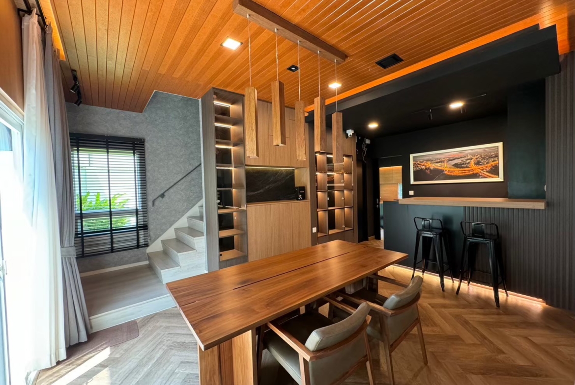 Luxury Detached House for Rent at Mantana Bangna Wongwaen Ramkhamhaeng 2