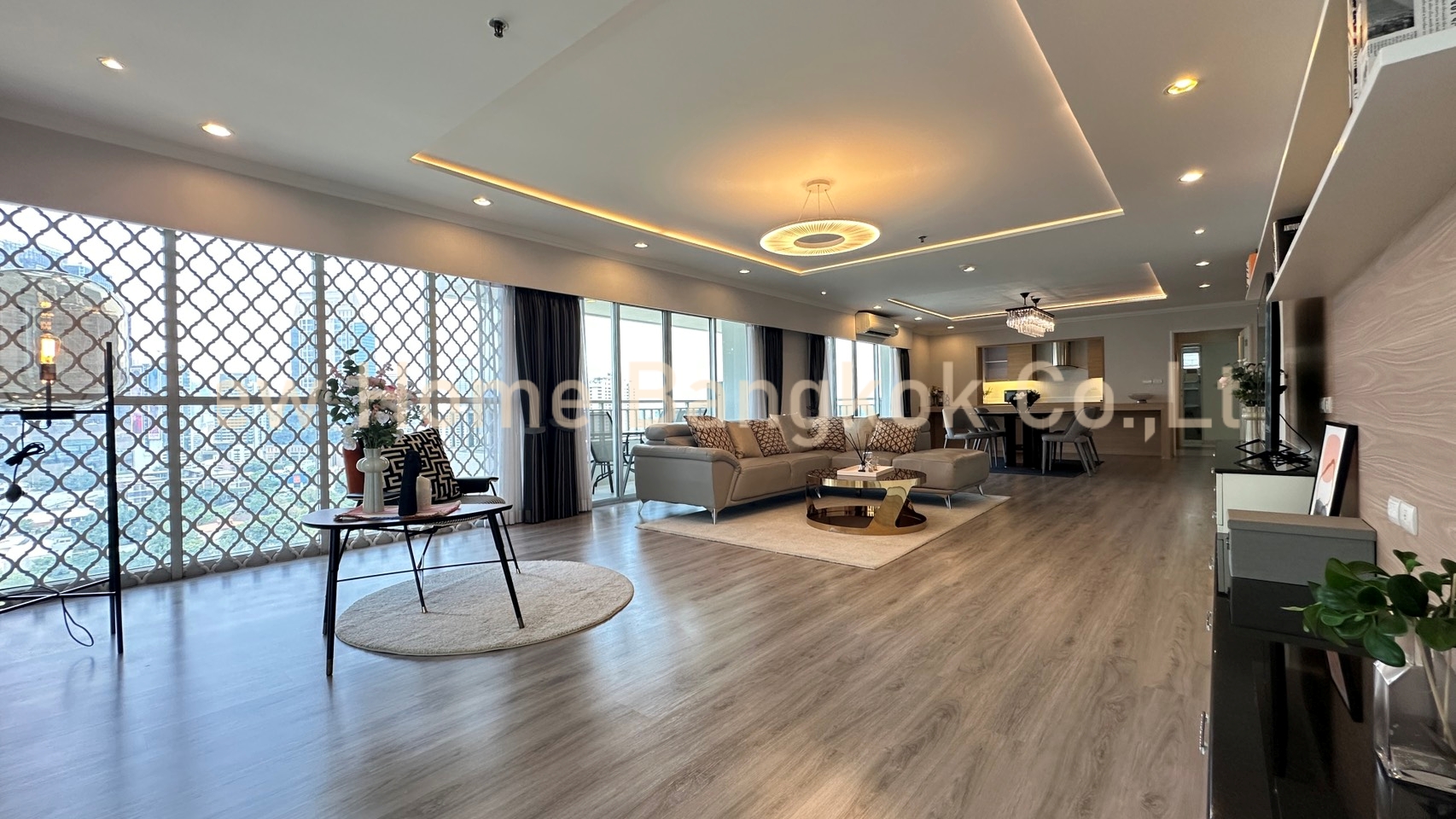 Beautiful spacious 3 bedroom condo for rent in Sathorn area near Lumpini Park