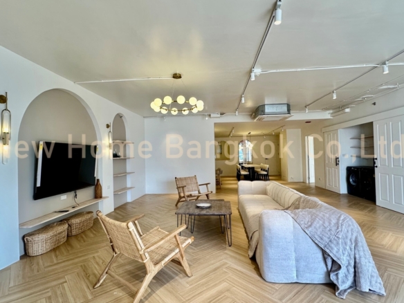 Beautiful Spacious 3 Bedroom condo for rent Asoke