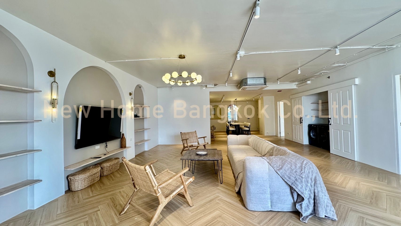 Beautiful Spacious 3 Bedroom condo for rent Asoke