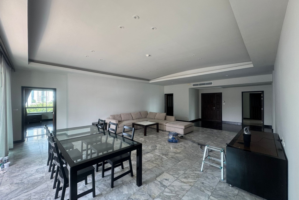 Pet friendly 4 beddroom for rent in Sathorn