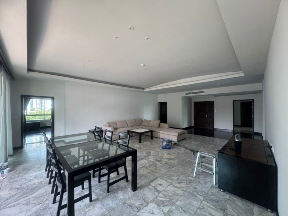 Pet friendly 4 beddroom for rent in Sathorn