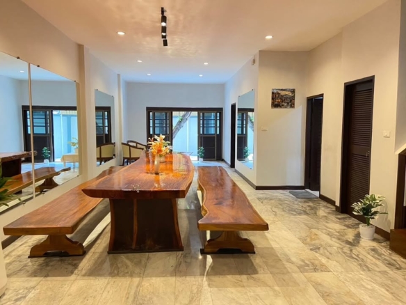 For Rent House 6 bedrooms in Ekkamai