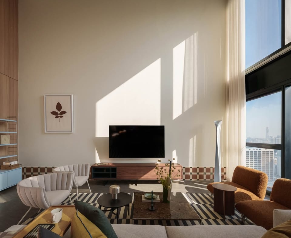 Luxury Duplex 2 Bedrooms Condo for Rent at The Lofts Silom