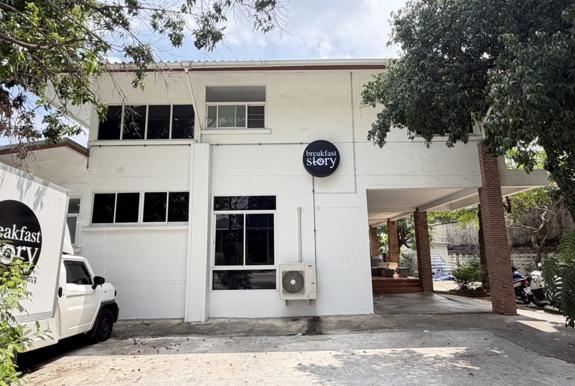House 4 bedrooms for rent in the heart of Thonglor
