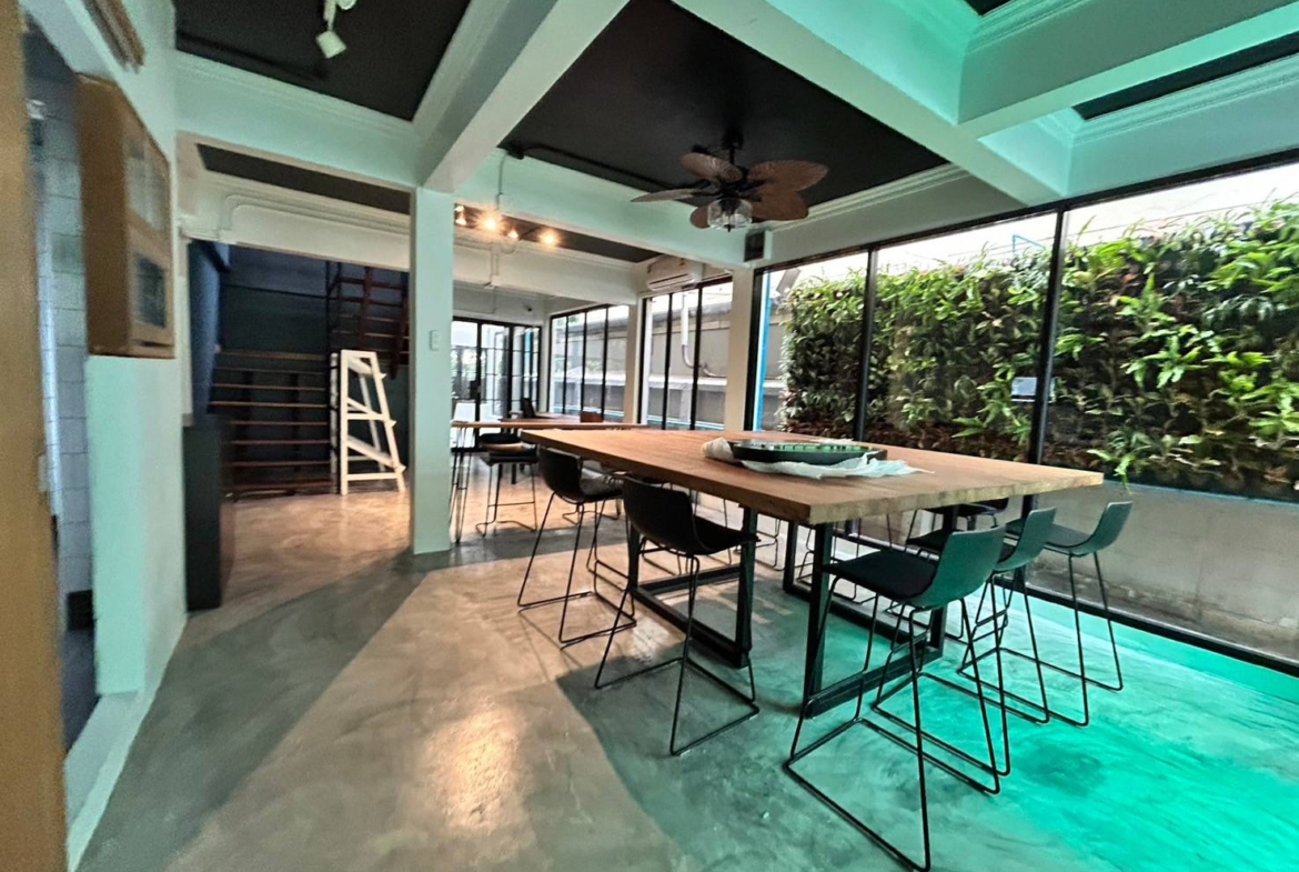 Luxury 3 storey townhouse for rent in Sathorn Soi 7