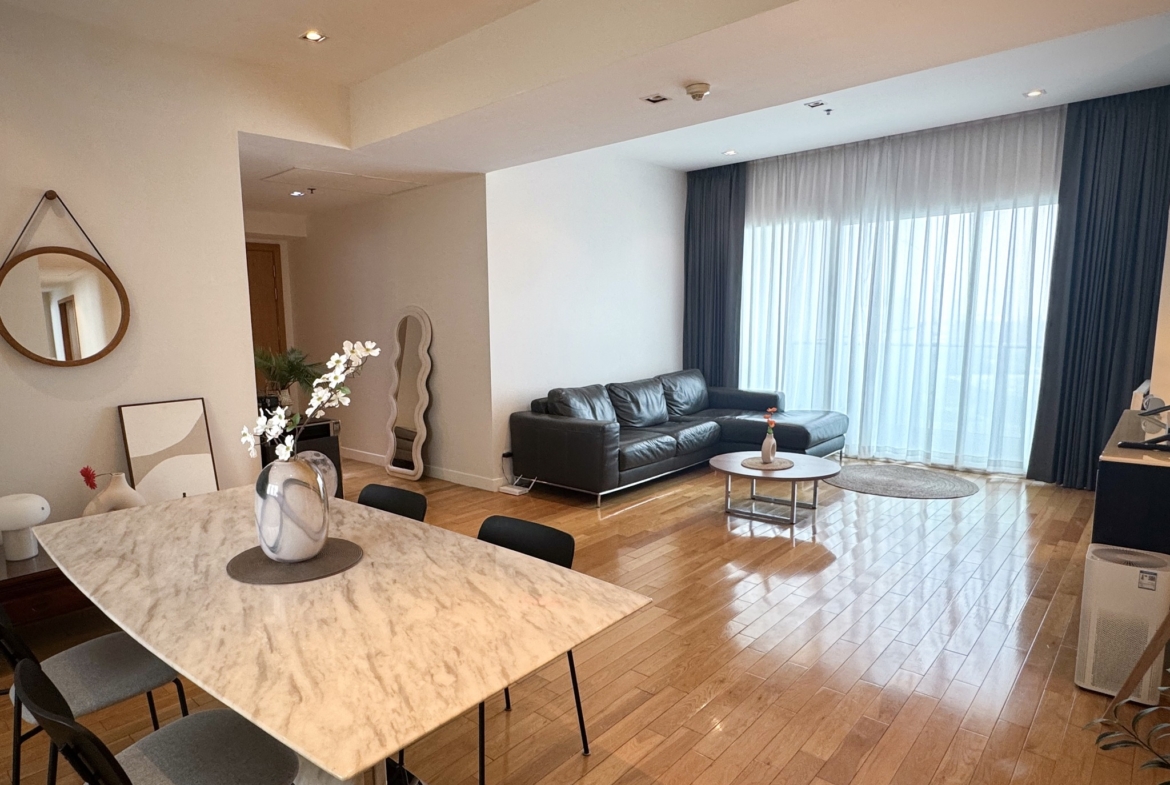 Spacious 3 bedroom condo for rent or sale at Millennium Residence Sukhumvit 20