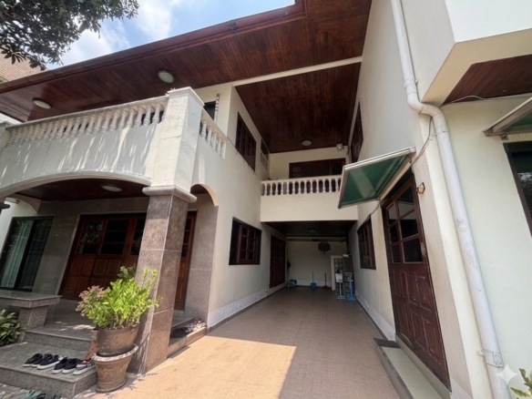 Single house for sale Sukhumvit 71 near BTS Phra Khanong