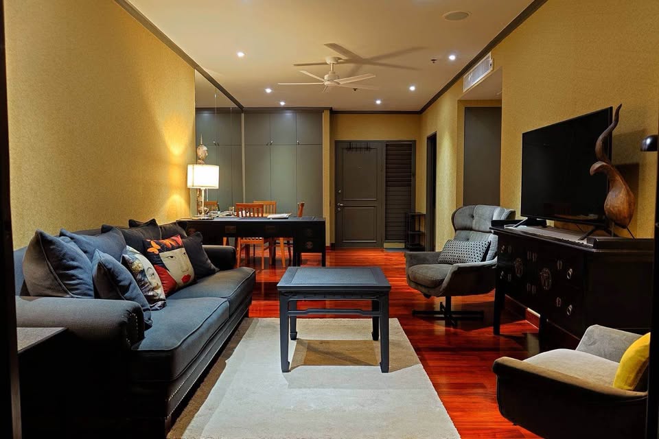 Spacious 1 bedroom condo for rent at Baan Chao Praya Condominium with river view