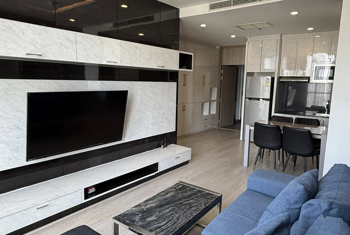 Spacious 1 Bedroom Condo Noble Ploenchit For Rent