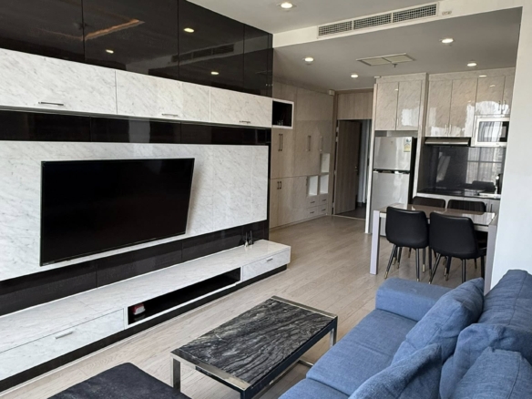 Spacious 1 Bedroom Condo Noble Ploenchit For Rent