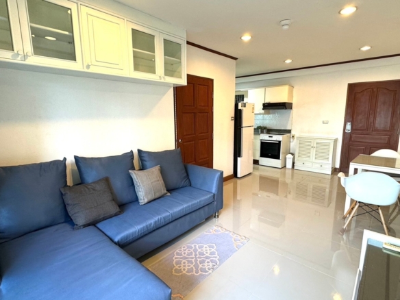 Fully Furnished Spacious 1 Bedroom Saranjai Mansion Nana for Rent