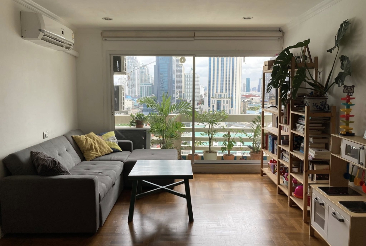 Beautifully Renovated 2 Bedroom Condo For Rent Near Benjakitti Park