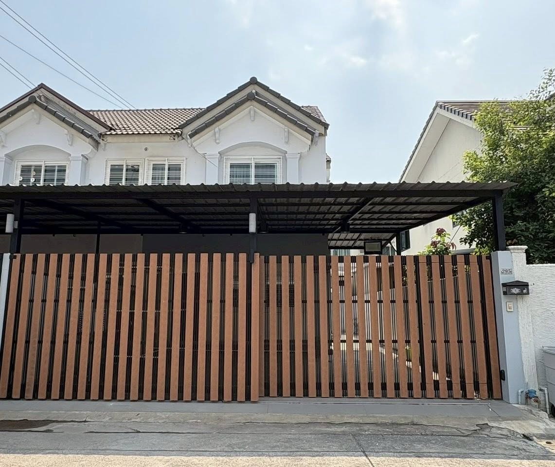 Newly Renovated Townhome For Rent at Udomsuk Sukhumvit 103