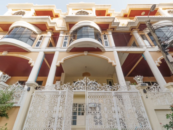 Luxury 5 storey townhome in Thonglor Soi 25