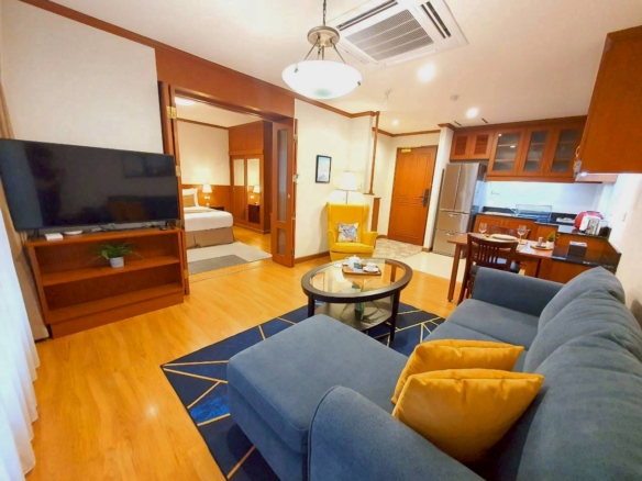 Executive Full Service One Bedroom Apartment For Rent at Thonglor Near BTS
