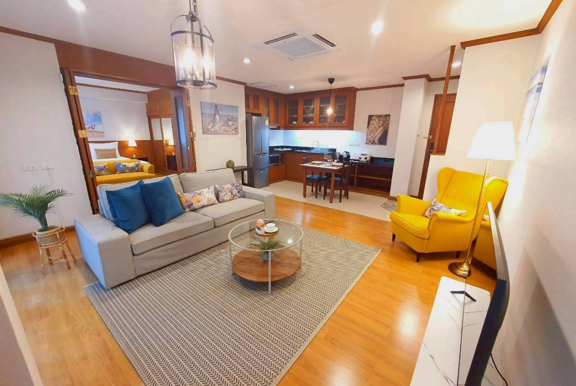 Full Service One Bedroom Suite Apartment For Rent at Thonglor Near BTS