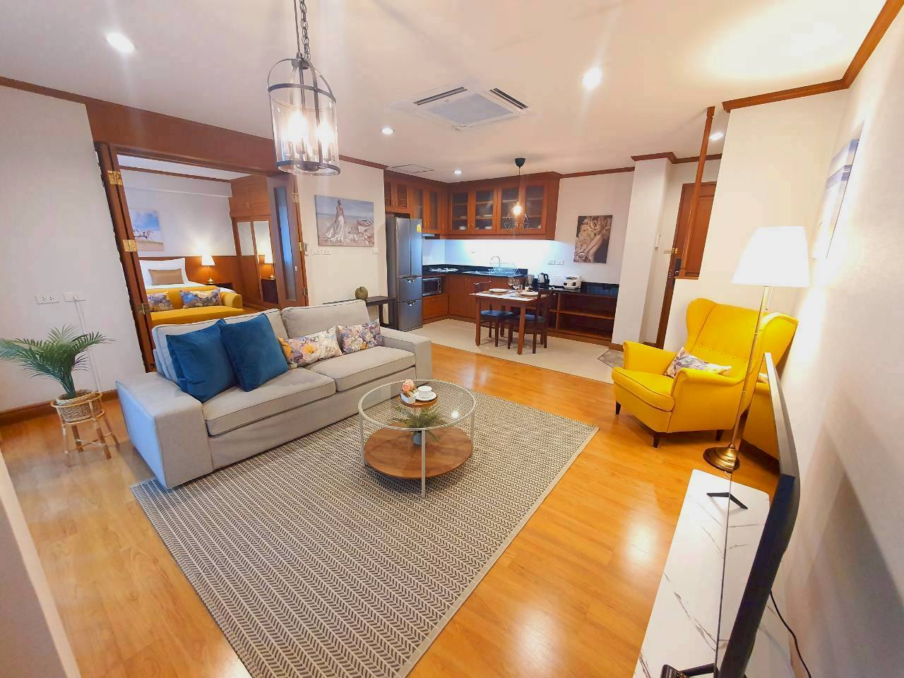 Full Service One Bedroom Suite Apartment For Rent at Thonglor Near BTS