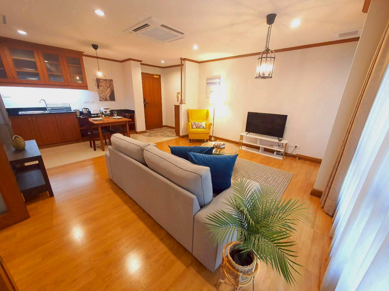 LINE_ALBUM_406_260521_6